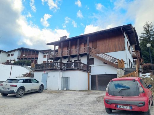 ‏דירה ב  San Giovanni di Fassa-Sèn Jan, Provincia autonoma di Trento