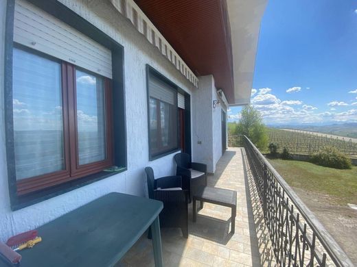 Villa Diano d'Alba, Cuneo ilçesinde