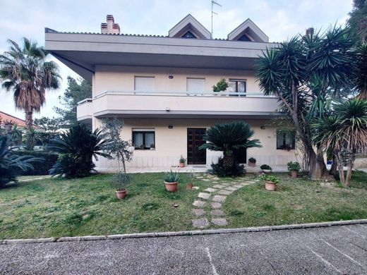 Villa a Montesilvano, Pescara