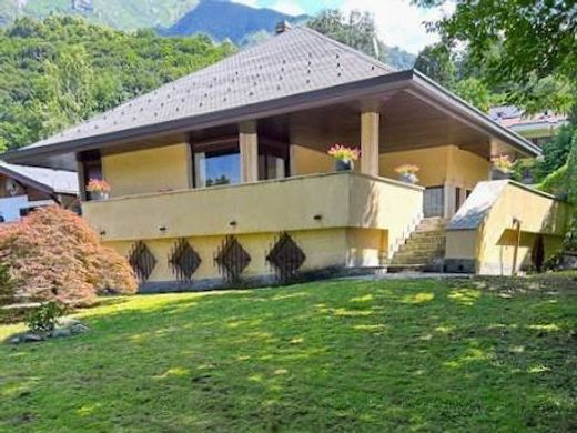 Villa a Cremeno, Lecco