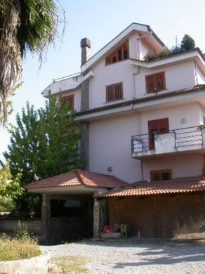 Villa a Montecorvino Pugliano, Salerno