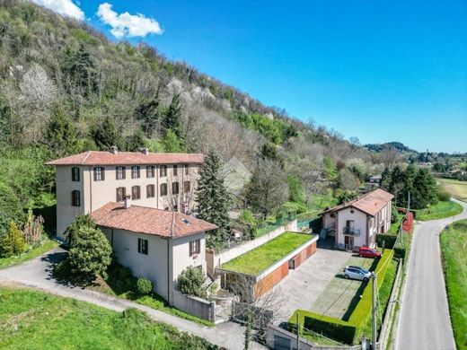 Элитный дом, Castello di Brianza, Provincia di Lecco