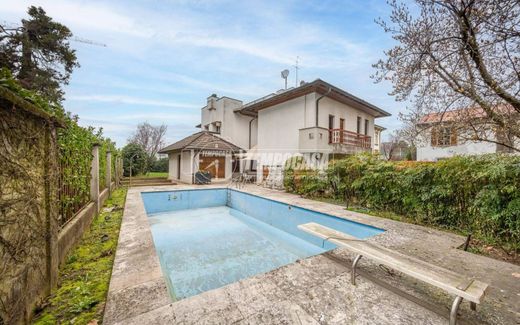 Villa in Melzo, Milan