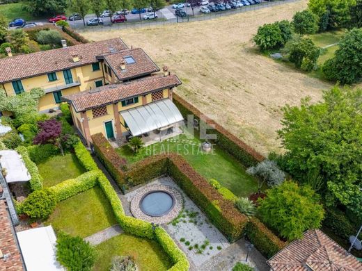 Reihenhaus in Monza, Provincia di Monza e della Brianza