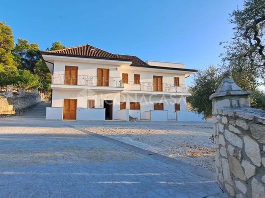 Villa in Rodi Garganico, Provincia di Foggia