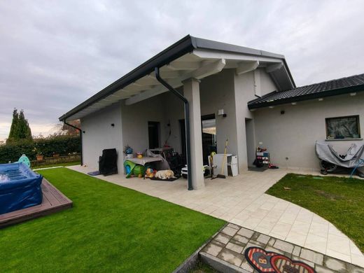 Willa w Gattico, Provincia di Novara