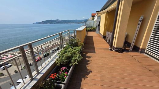 Ático en Savona, Provincia di Savona