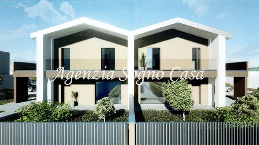 Sıralı evler Meldola, Forlì ilçesinde