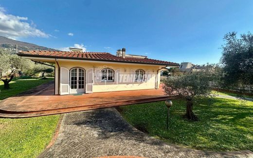 Villa a Massa, Massa-Carrara