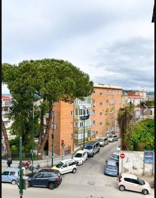 Apartment / Etagenwohnung in Neapel, Kampanien