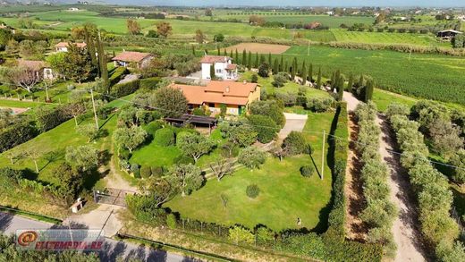 Villa in Montalto di Castro, Provincia di Viterbo