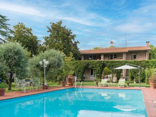 Villa Vecchiano-Nodica, Pisa ilçesinde