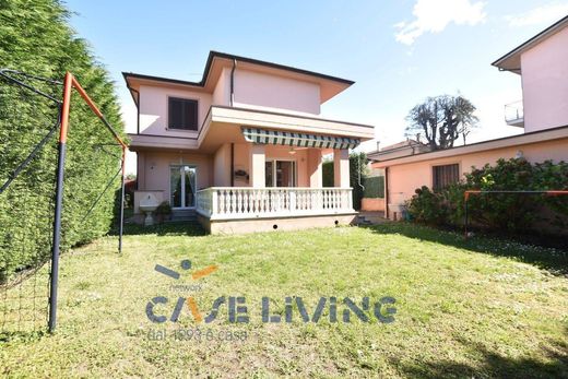 Willa w Rosate, Città metropolitana di Milano