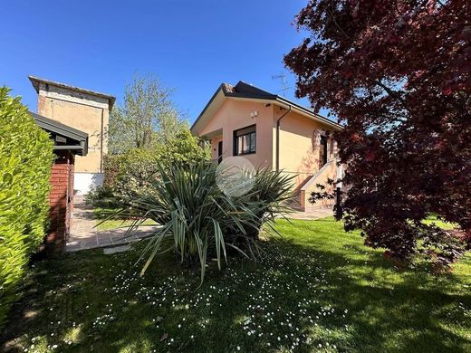 Βίλα σε Santo Stefano Ticino, Città metropolitana di Milano