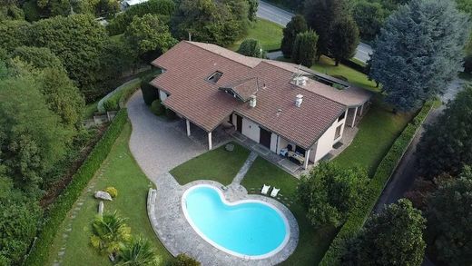 Villa in Inverigo, Provincia di Como