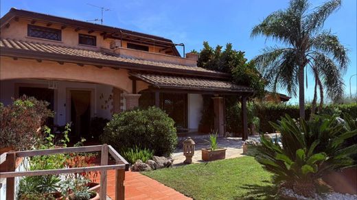 别墅  Pomezia, 罗马省