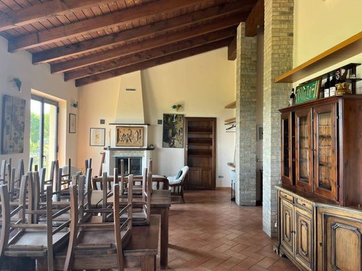 Casale a Montalto Pavese, Pavia
