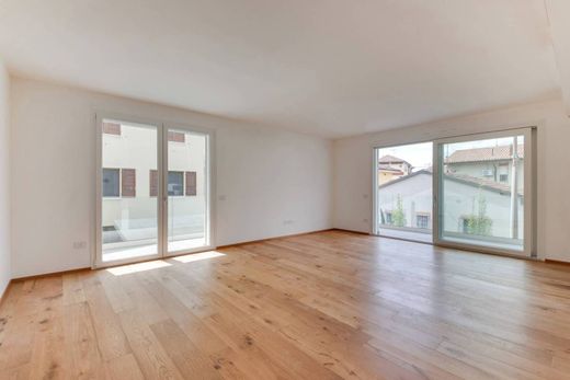 Penthouse Cesena, Forlì ilçesinde