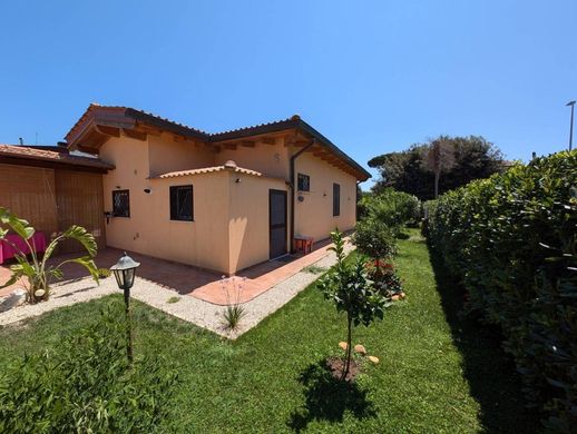 Villa in Fiumicino, Rome