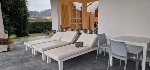 Massa, Provincia di Massa-Carraraのヴィラ