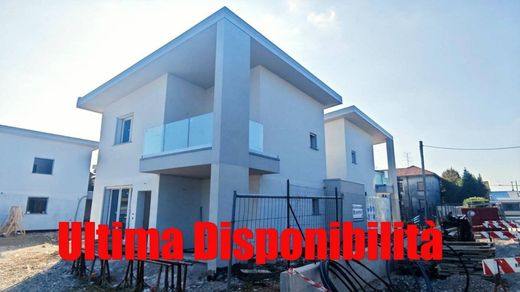 Villa in Lazzate, Provincia di Monza e della Brianza