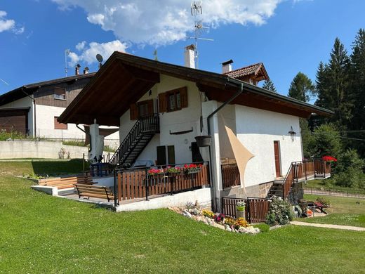 Villa in Ruffrè, Provincia autonoma di Trento