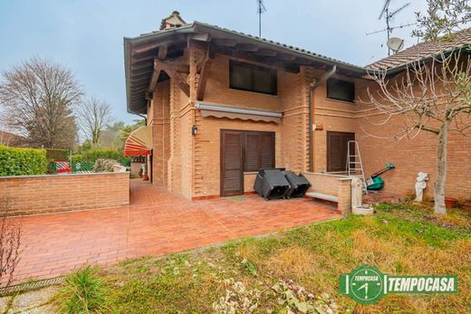 Villa in Vizzolo Predabissi, Milan