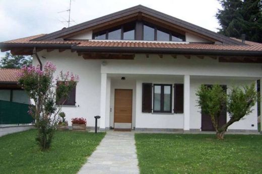 Villa a Robbiate, Lecco