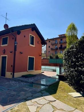 Apartment / Etagenwohnung in Bologna, Emilia-Romagna