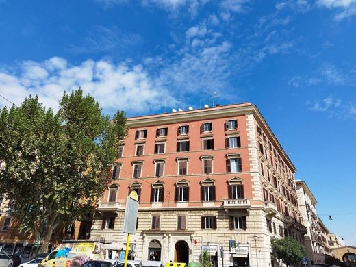 Apartment / Etagenwohnung in Rom, Latium