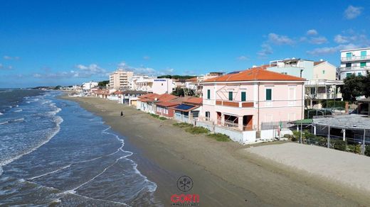 Villa in Follonica, Provincia di Grosseto