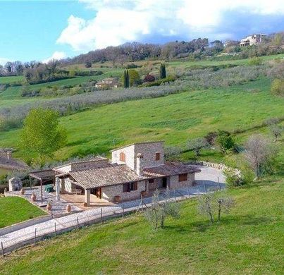 Country House in Gualdo Cattaneo, Provincia di Perugia