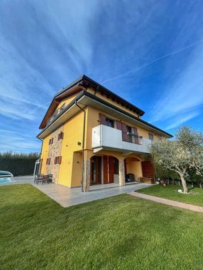 Villa - Peschiera del Garda, Provincia di Verona