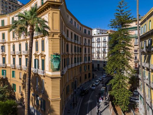 아파트 / 나폴리, Napoli