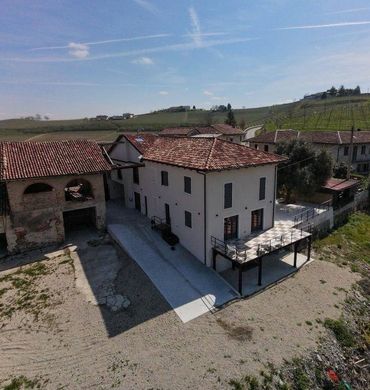 Landsitz in Treiso, Provincia di Cuneo