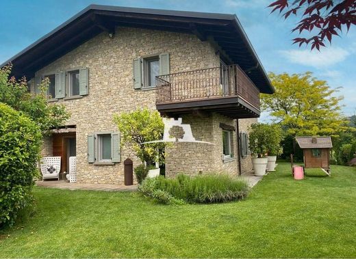 Villa in Mozzo, Provincia di Bergamo