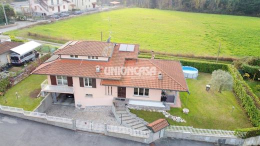 Villa in Faloppio, Provincia di Como