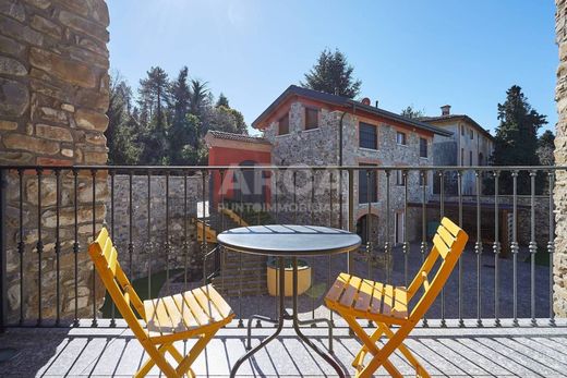 Willa w Dolzago, Provincia di Lecco