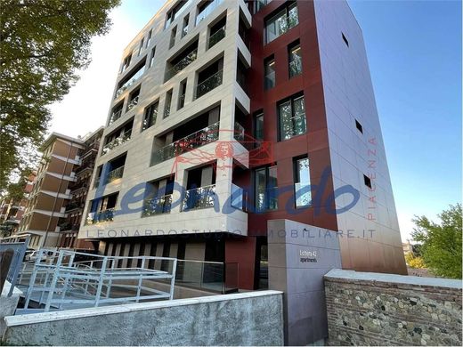 Apartment / Etagenwohnung in Piacenza, Provincia di Piacenza