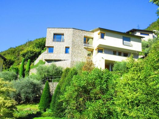 Villa in Lovere, Provincia di Bergamo