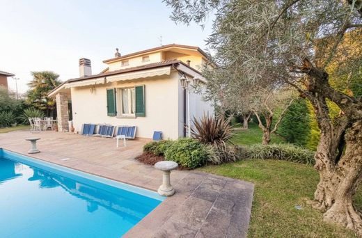 Villa in Carobbio degli Angeli, Provincia di Bergamo