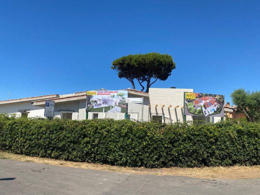 Villa in Ladispoli, Rome
