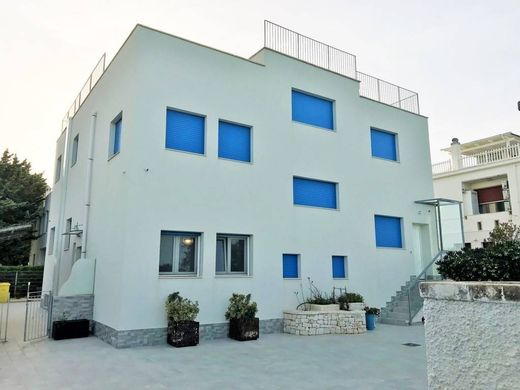 别墅  Fasano, 布林迪西省