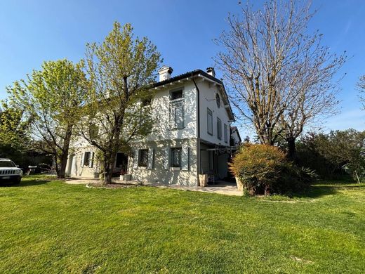 Willa w Carpi, Provincia di Modena