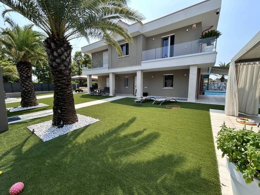 Villa in Desenzano del Garda, Provincia di Brescia