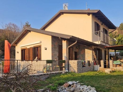 Villa in Viggiù, Provincia di Varese