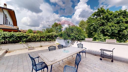 Villa in Lainate, Milan