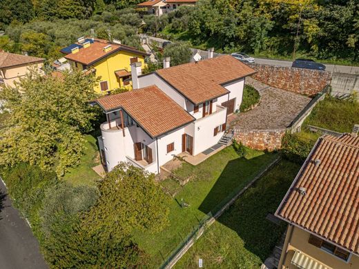 Villa en Sant'Ambrogio di Valpollicella, Provincia di Verona
