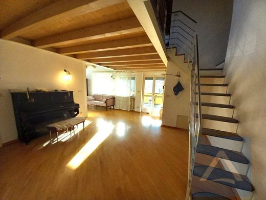 Apartment / Etagenwohnung in Neumarkt, Bozen