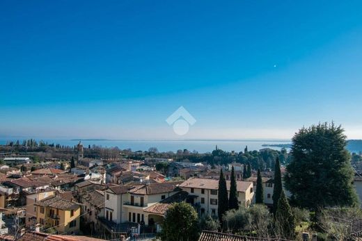 Villa a Padenghe sul Garda, Brescia